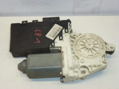 Motor de enrolamento do vidro dianteiro esquerdo Citroën C5 9637541280 9221P4