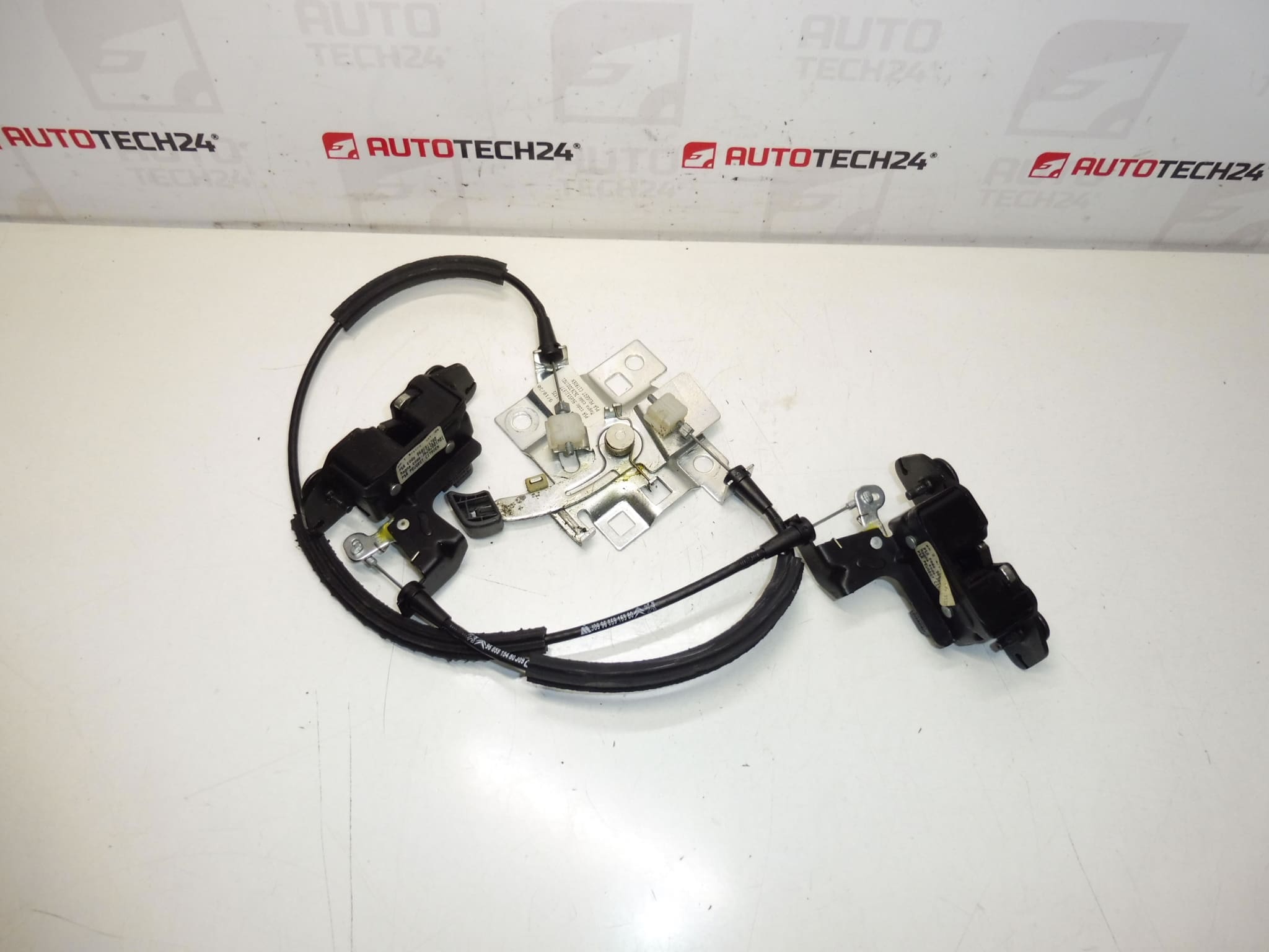 Conjunto de fechadura da tampa traseira Peugeot 3008 9685931877 9685915280